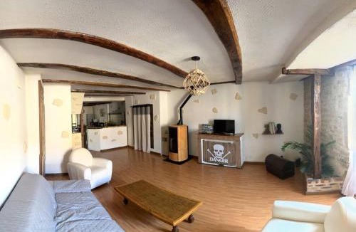 Saint-Julien House | Maison de ville au cœur d'un village de caractère dans le jura