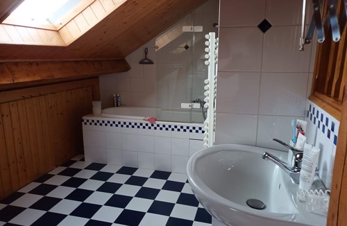 Antony House | Maison en Banlieue Parisienne- 7 Personnes