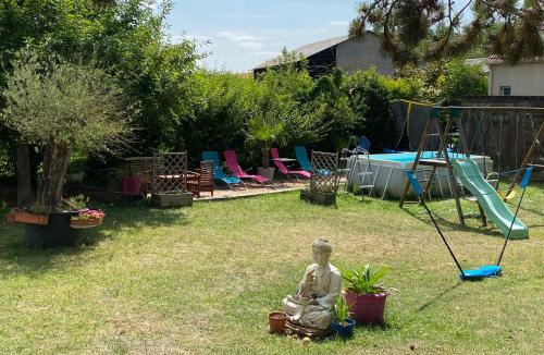 Orveau-Bellesauve House | maison en pierre atypique sur jardin paysagé