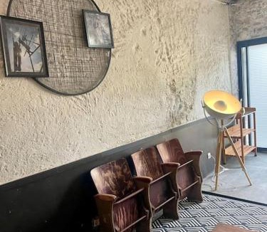 Verdun House | Maison "L'oeil du Prince" - Verdun Centre - Terrasse - Wifi - 7 couchages - 10 personnes - Garage Vélo et moto - Géré par PrestaZen'Services