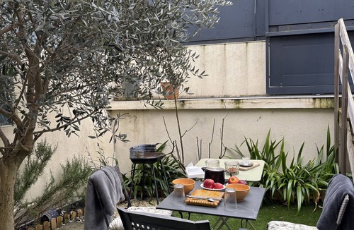 Plateau - Mont-Valerien Villa | Maison L'Olivier with private parking space