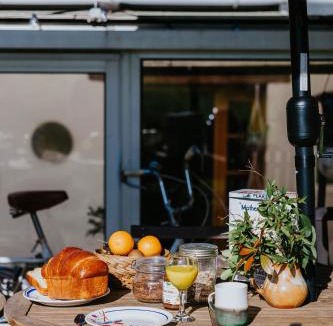 Villeneuve-les-Genets Bed & Breakfast | Maison La Pomaré