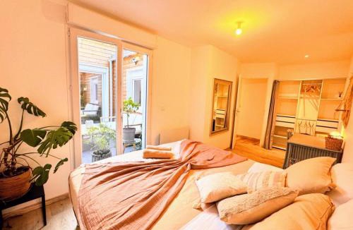 Fives House | Maison Langevin 2-Bedroom House with Cozy Garden & Patio
