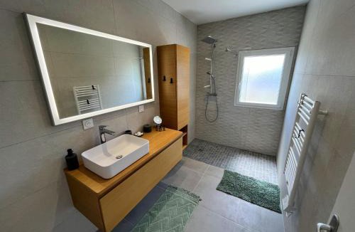 Courseulles-sur-Mer House | Maison neuve proche plage avec parking gratuit