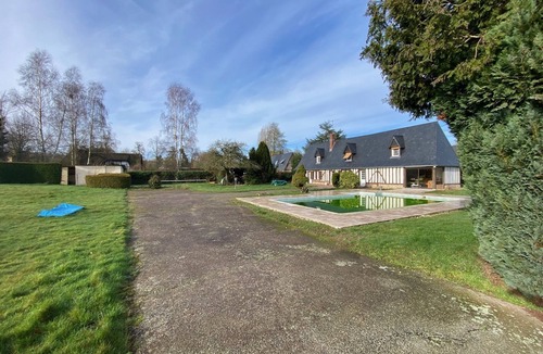 Plasnes Cottage | Maison Normande AU Calme DS UN Hameau Jardin Avec Piscine
