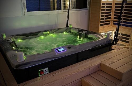 Echenoz-la-Meline Villa | Maison privative avec piscine intérieure, spa, sauna, cinéma et billard