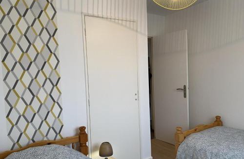 Villeneuve-sur-Allier House | Maison rénovée au calme avec jardin, terrasse et garage, à 10 min de Moulins, draps et serviettes inclus - FR-1-489-372