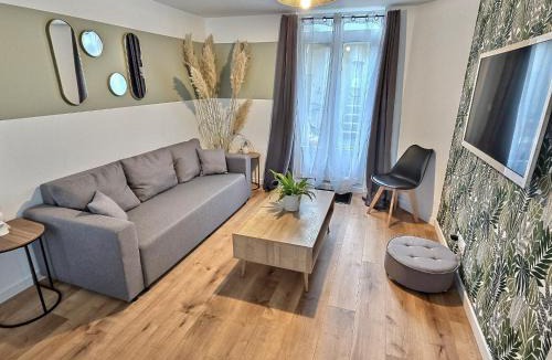 Elbeuf Apartment | Maisonette Cozy, Neuf, Centre-ville, Wifi
