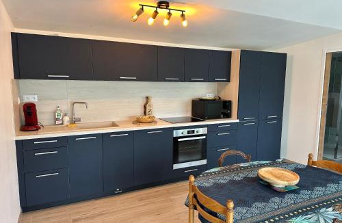Crecy-la-Chapelle House | Maisonnette Migahome