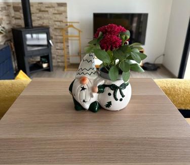 Crecy-la-Chapelle House | Maisonnette Migahome