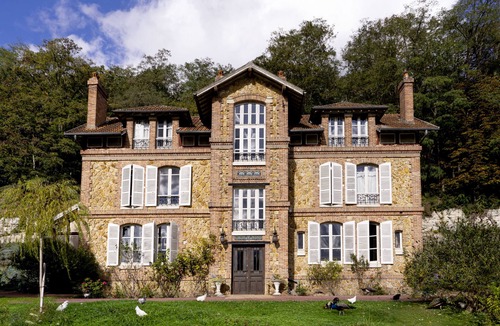 Boissettes House | Majestic 19th century "Affolante" on the banks of the Seine at the gateway to Paris and pool house
