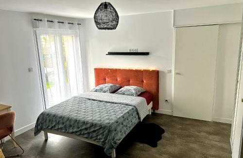 Neuville-Saint-Amand Villa | Makeda Love & Jacuzzi