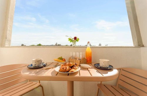 Touques Apartment | Manoir du Vert Galant 4 people accomodation Balcony Fully Furnished CC Deauville