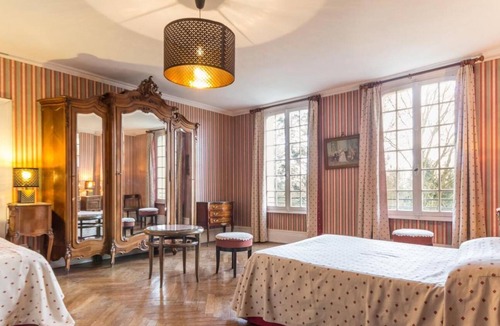Le Thuit House | Manor on the banks of the Seine - sleeps 40