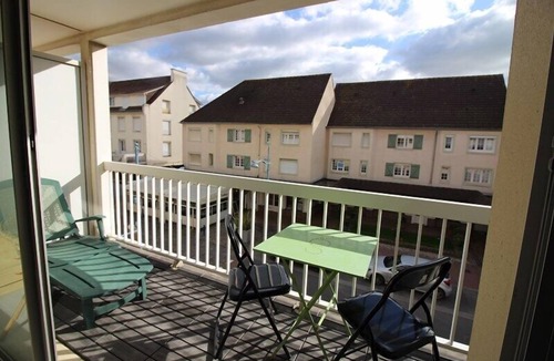 Hardelot-Plage Apartment | MARYLAND B2 : Studio cabin with balcony, sleeps 4, in the heart of the city and just a stone's throw from the sand.