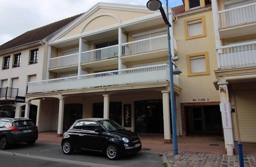 Hardelot-Plage Apartment | MARYLAND B2 : Studio cabin with balcony, sleeps 4, in the heart of the city and just a stone's throw from the sand.