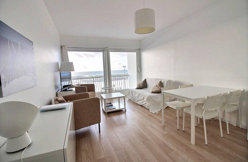 Hardelot-Plage Apartment | MERIDIEN E2 : Pleasant seafront apartment, 1 bedroom and 1 cabin, for 4 people in a.