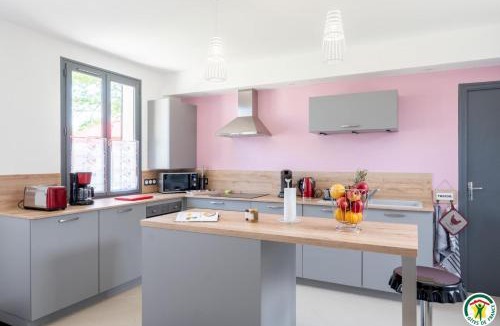 Gouy-les-Groseillers House | Miel et groseilles