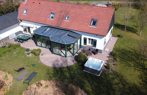 Saint-Quentin-en-Tourmont House | MIL ROSES EN BAIE SLEEPS 9 WITH JACUZZI NEAR MARQUENTERRE