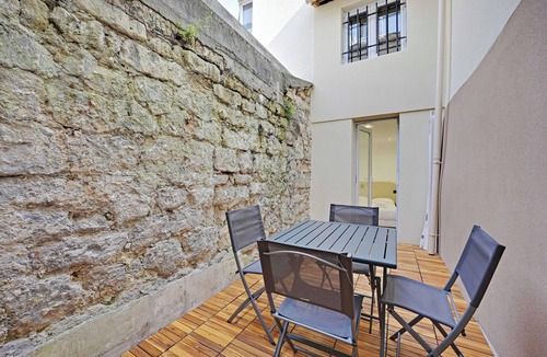 Aubervilliers Apartment | Modern apartment with terrace