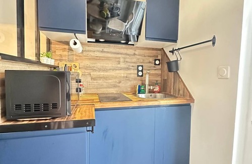 Quartier de la Goutte-d'Or Apartment | Modern cozy studio near Montmartre, 2min walk to metro Château Rouge