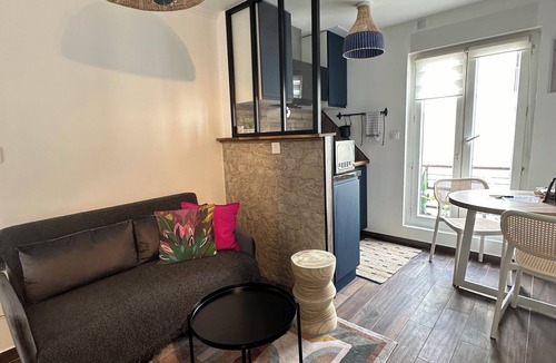 Quartier de la Goutte-d'Or Apartment | Modern cozy studio near Montmartre, 2min walk to metro Château Rouge