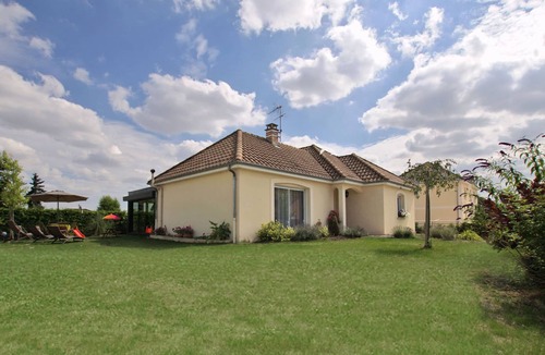 Lavau House | Modern furnishings, quiet and comfortable house 10 minutes from Troyes
