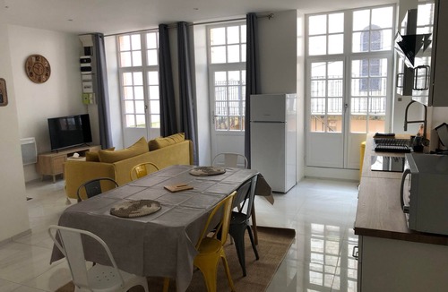 Montbard House | Montbard 3 Logements Pour Groupe 15 Personnes Maxi