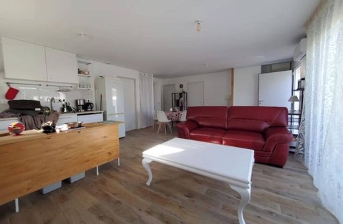 Acquigny House | My pretty house housing entire private garden air conditioning