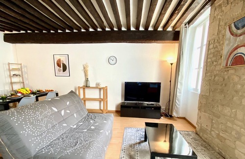 Centre Ancien Apartment | Nashira YourHostHelper
