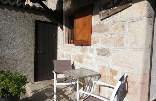 Desaignes House | Nature break and hike in the green Ardèche.