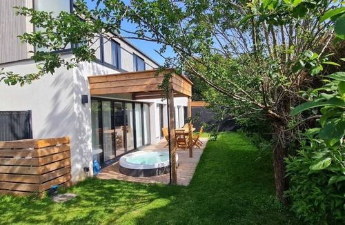 Milly-la-Foret House | Nomad house 1 with 3 bedrooms, Jacuzzi center of Milly La Forêt !