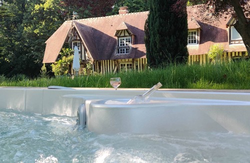 Saint-Christophe-sur-Conde House | Normandy property, heated swim spa/jacuzzi, 2 hectares, 10 people