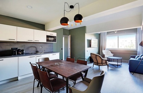 Combat Apartment | North Paris Suite