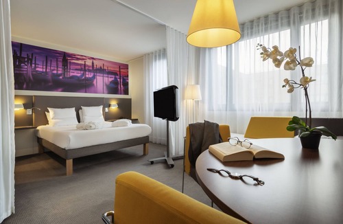 Roissy-en-France Hotel | Novotel Suites Paris CDG Airport Villepinte