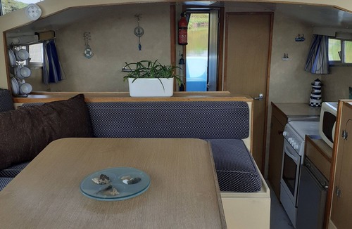 Cuffy Boat Rental | "OLEA" BOAT. Nevers. Magny-Cours. Loire. Allier. Loire Valley Center