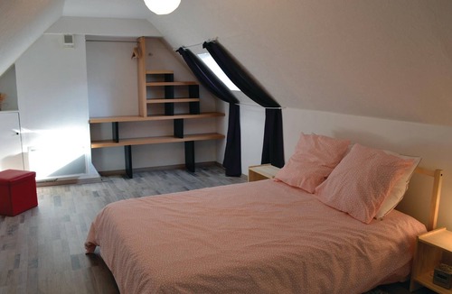 Arques House | On a riverbank just a few minutes from the city center, this charming vacation home opens its doors