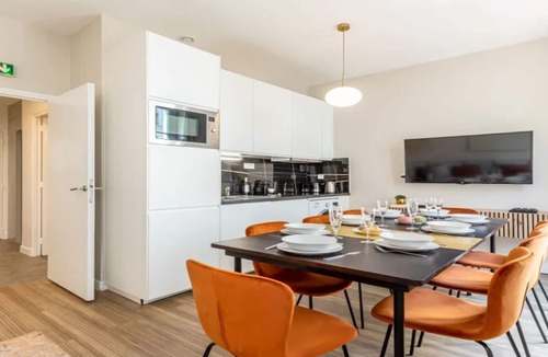 Gaillon Apartment | On banks of Seine & minutes to Palais Royal-stone's throw to the Louvre museum