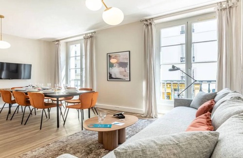 Gaillon Apartment | On banks of Seine & minutes to Palais Royal-stone's throw to the Louvre museum