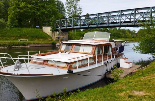 Eaucourt-sur-Somme Boat Rental | Orka nuit sur l'eau pour 4 personnes