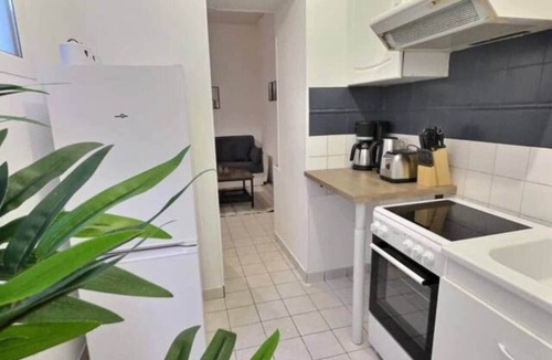Miroir - Batignolles Apartment | Oyon Patio* T3 * 4pers * Station * Private courtyard