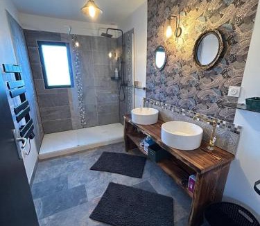 Limoges Villa | Paisible MAISON familiale - 4 Chambres - 2 SDB - terrasse et jardin - parking privé - Limoges