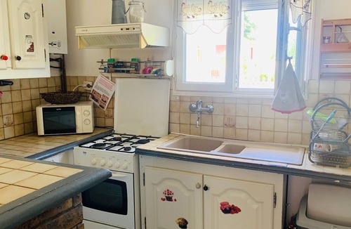 Amilly House | Paule's little house. Gîte* Amilly. Breakfast/romantic options