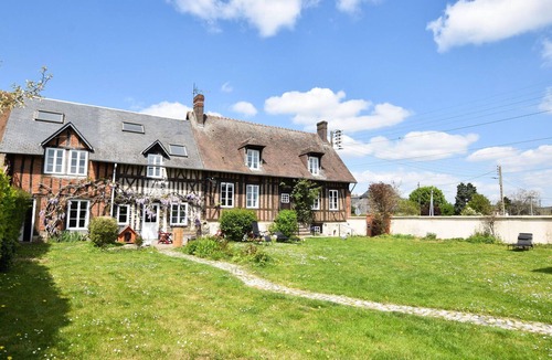 Le Mesnil-Esnard House | Pet friendly home in Le Mesnil-Esnard