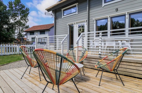 Bourbourg House | Pet friendly home in BOURBOURG with lake view