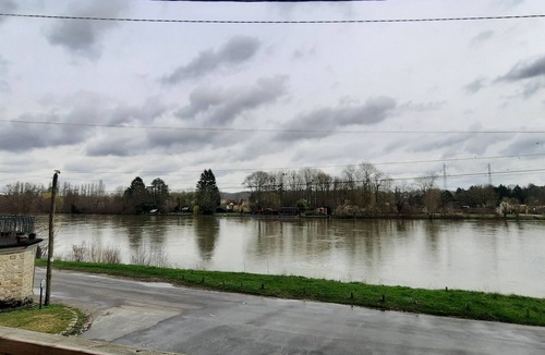 Samois-sur-Seine Apartment | Petit Appartement Cocooning vue sur L'eau