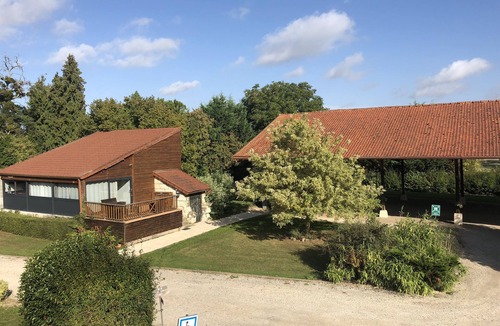 Quesmy House | Petite Maison Dépendance du Château de Quesmy Tout Confort Grands Espaces