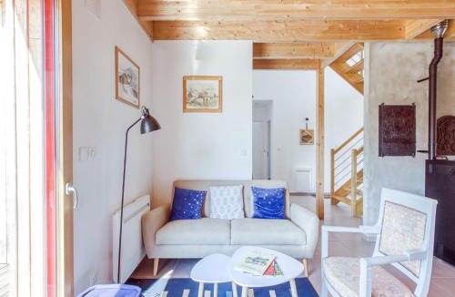 Challerange House | Pleasant Cottage in Challerange