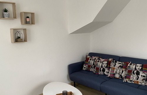 Eu House | Pleasant town house with free parking