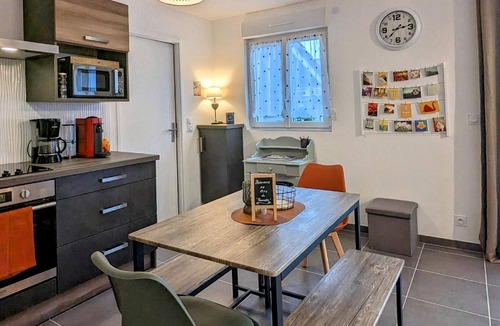 Amage Cottage | Pommette Cottage with Terrace and Parking in Amage